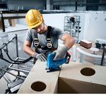 HOMEM-CORTANDO-MADEIRA-COM-SERRA-TICO-TICO-18V-GST-183-LI--BOSCH-79147_01.jpg