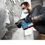Homem usando Martelete Sds-Plus  Gbh 185-Li Professional 18v 79151_01.jpg